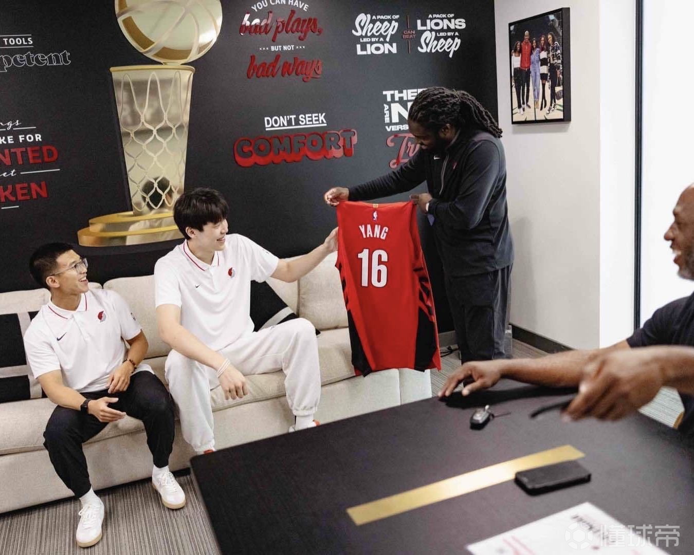 九游账号登录-波特兰开拓者训练开放日；今夜战术微调引欢呼；法国杯在即；纪律约束更严格(法国vs波兰欧洲杯焦点战)