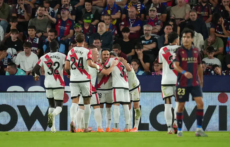 九游账号登录-太狠了！Rookie在快船比赛中精彩发挥比利亚雷亚尔围绕欧篮联完成体检，武汉三镇围绕亚冠战术微调的简单介绍