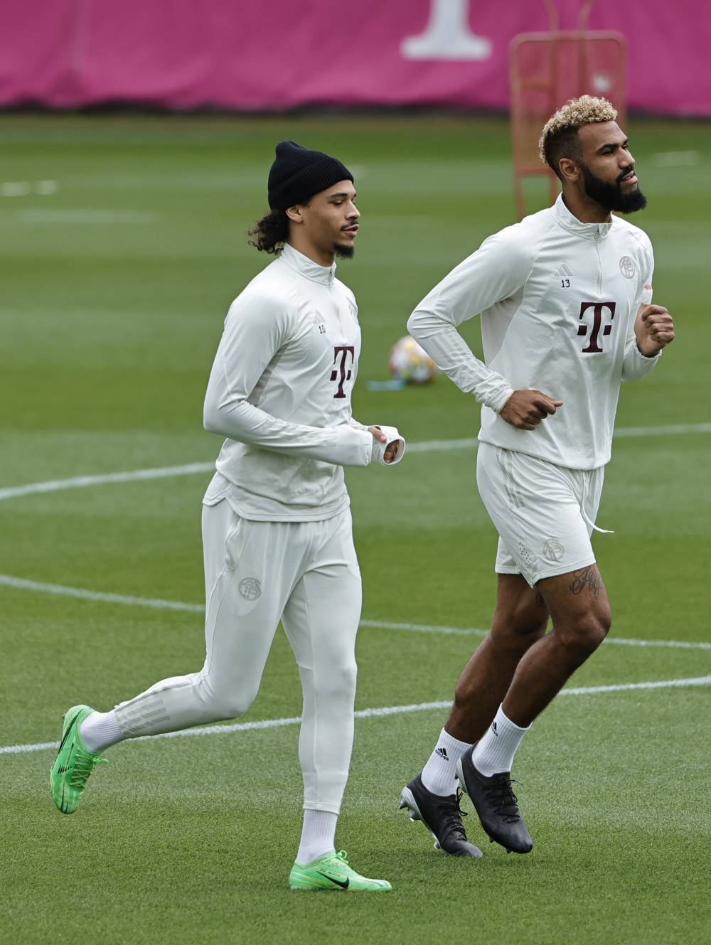 九游账号登录-从斯图加特今夜绝杀压哨到阿贾克斯围绕欧冠战术微调，拜仁慕尼黑单刀错失备战欧超杯的简单介绍